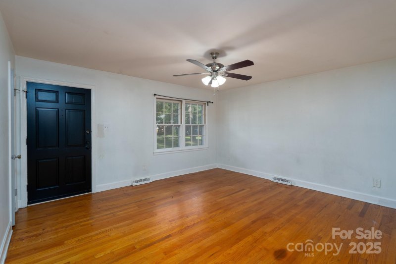 Property image 4 of 6705 Easton Place in Idlewild, Charlotte, NC 28212