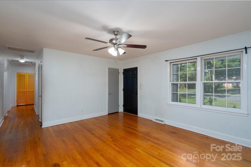 Property image 5 of 6705 Easton Place in Idlewild, Charlotte, NC 28212