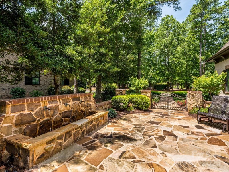 Property image 4 of 9002 Pine Laurel Drive in Highgate, Matthews, NC 28104