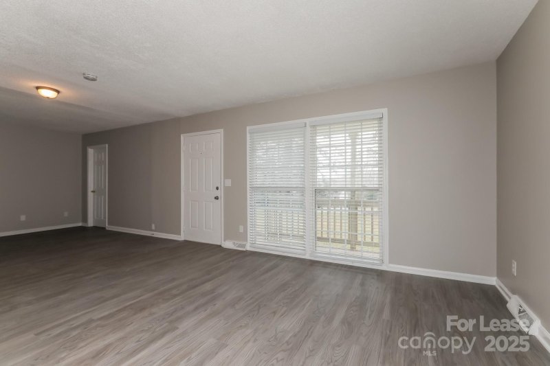 Property image 4 of 319 Cedarwood Lane in Forest Park, Matthews, NC 28104