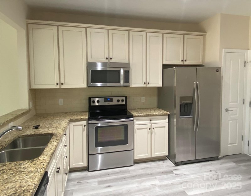 Property image 5 of 10433 Blairbeth Street in Ardrey Kell Villages, Charlotte, NC 28277