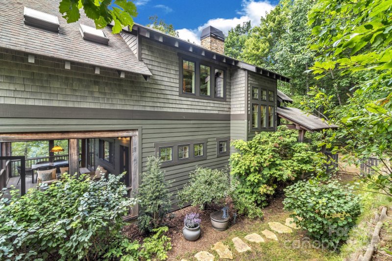 Property image 5 of 875 Creston Drive in Creston, Black Mountain, NC 28711