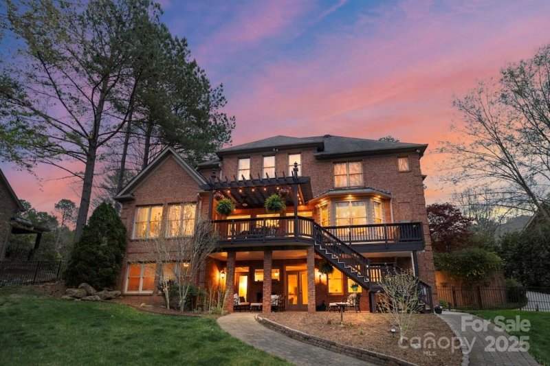 8915 Linden Grove Court