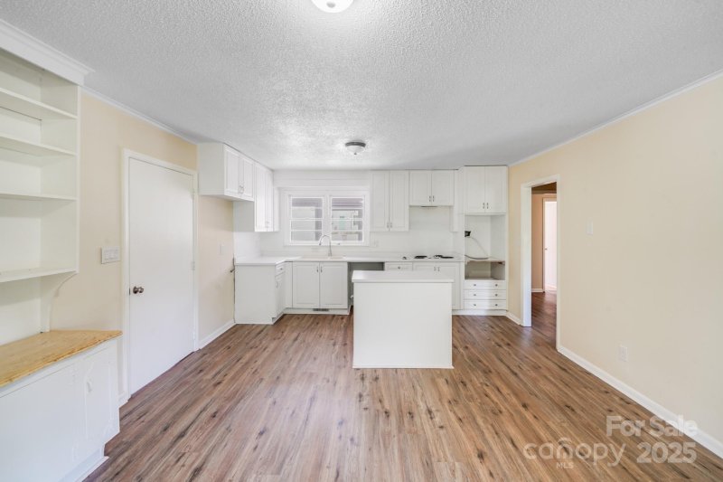 Property image 3 of 830 Cabaniss Drive in Eastway Heights, Shelby, NC 28150