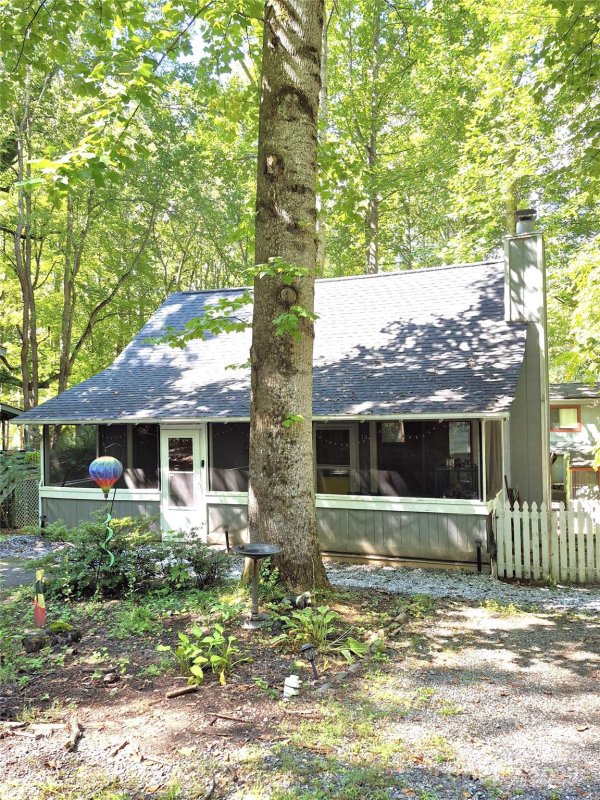 Property image 2 of 18 Gail Drive in Woodlands Village, Maggie Valley, NC 28751