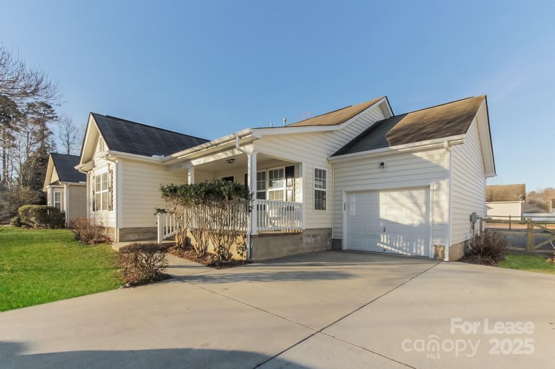 Property image 3 of 136 Sterling Terrace in Tall Oaks, Mooresville, NC 28115