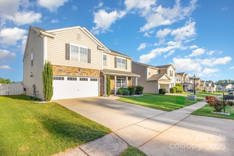 Willow Creek, Gastonia Community