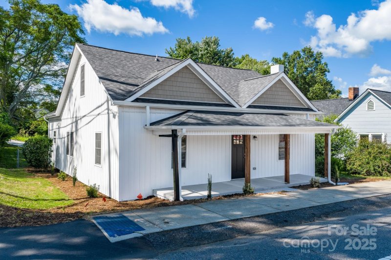 Property image 2 of 720 E Main Street in Boyd Heights, Maiden, NC 28650