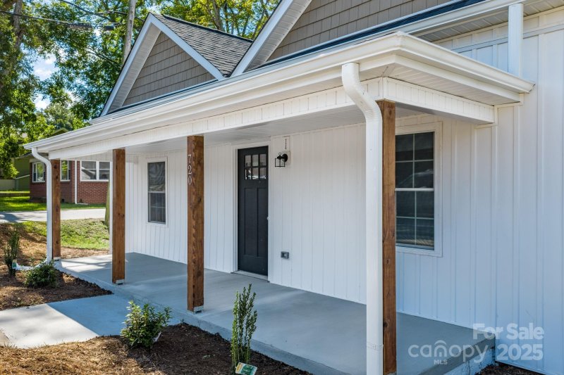 Property image 3 of 720 E Main Street in Boyd Heights, Maiden, NC 28650