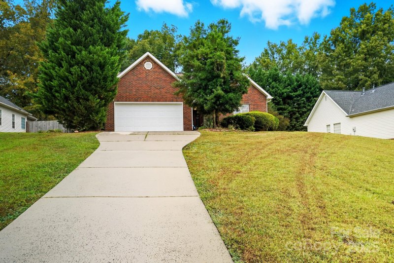 Property image 2 of 315 Tamarack Drive in Forest Park, Matthews, NC 28104