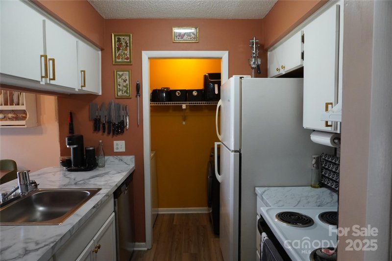 Property image 4 at 4508 Sharon Chase Drive, Charlotte, NC 28215