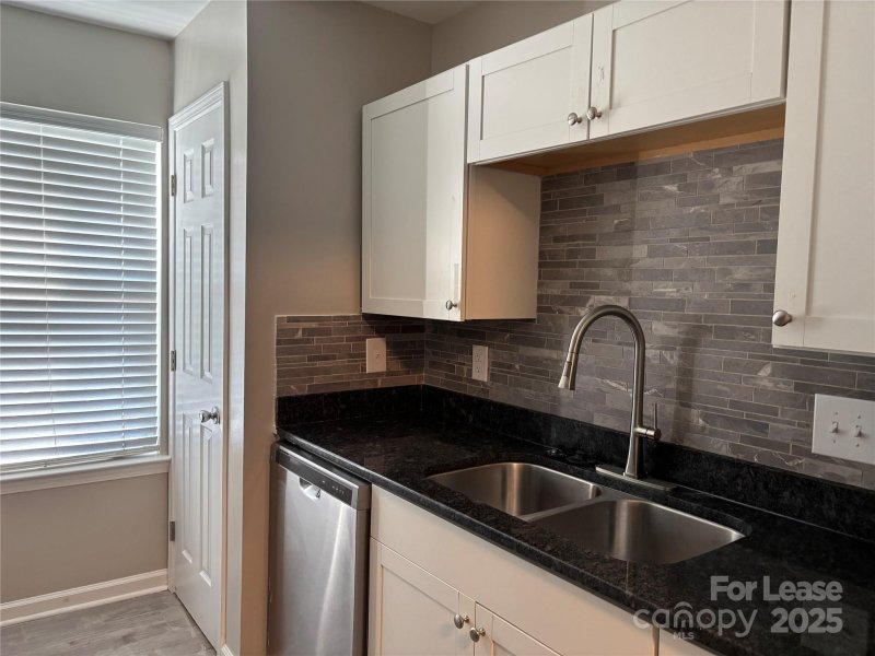 Property image 5 of 508 N Graham Street in Fourth Ward, Charlotte, NC 28202