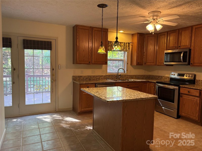 Property image 4 at 21 Farm Valley Court, Weaverville, NC 28787