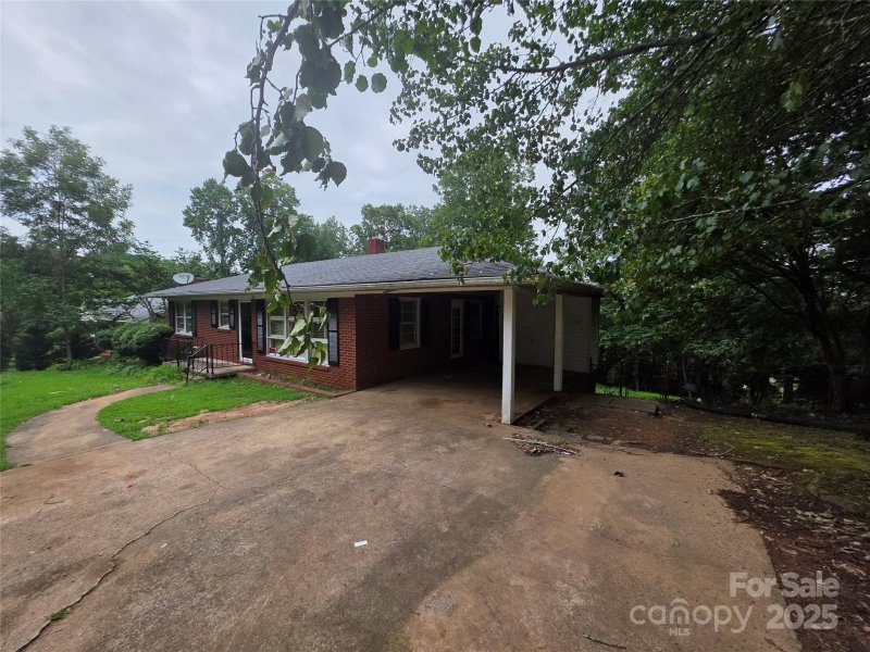 Property image 2 of 106 N Skyland Drive in Hilltop, Bessemer City, NC 28016