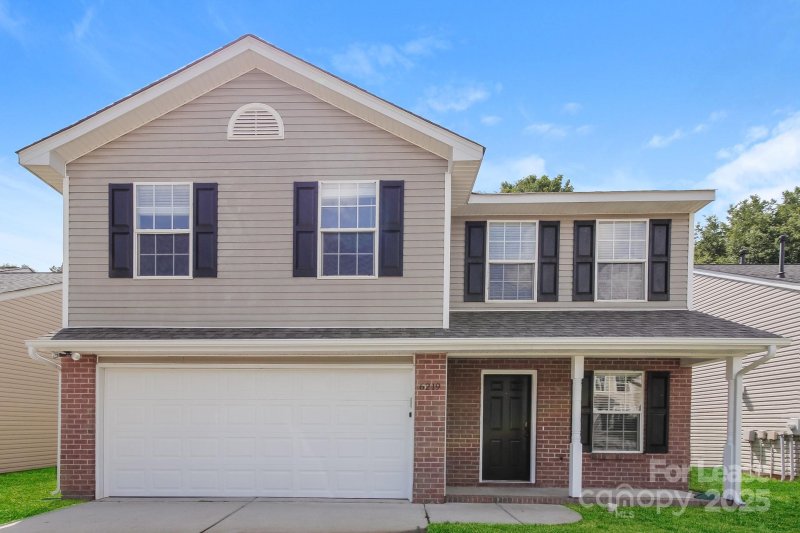 Property image 2 of 6219 Day Lilly Lane in Sunset Village, Charlotte, NC 28216