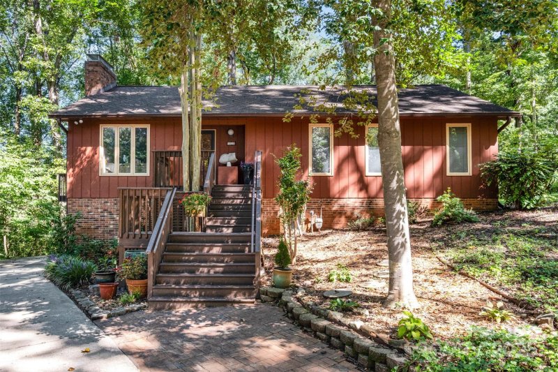 Property image 2 of 1009 Cumberland Drive in Rollingwood, Shelby, NC 28150