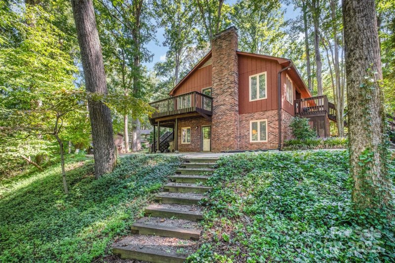 Property image 3 of 1009 Cumberland Drive in Rollingwood, Shelby, NC 28150