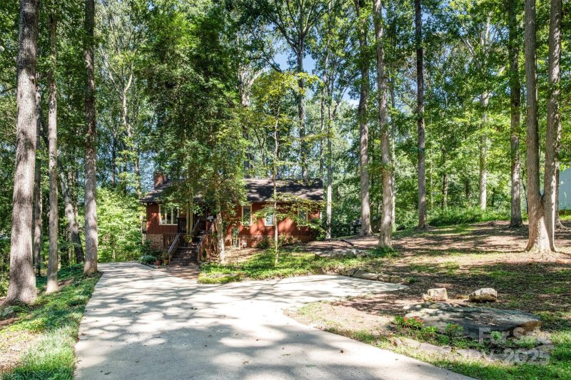 Property image 5 of 1009 Cumberland Drive in Rollingwood, Shelby, NC 28150