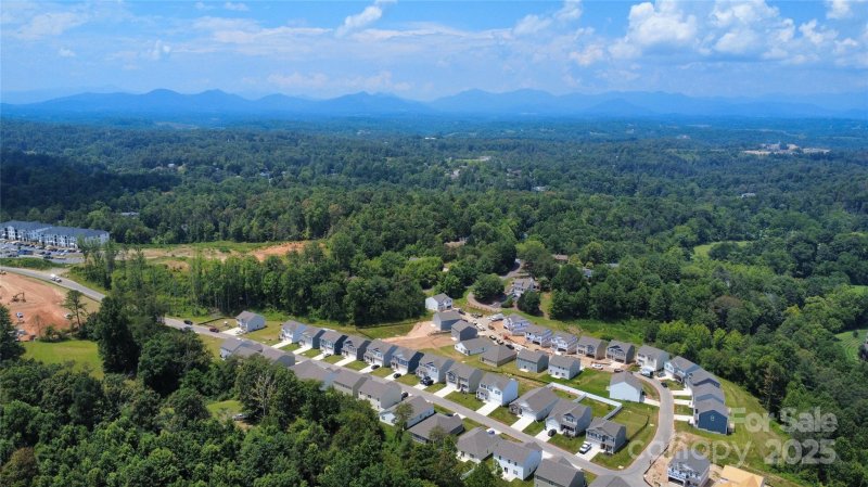 Property image 2 at 807 Adelston Lane, Asheville, NC 28804