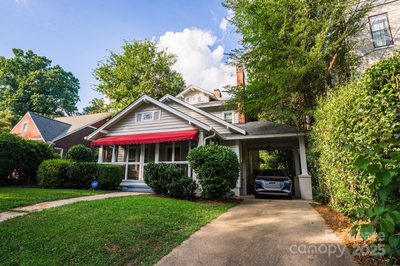 Property image 2 of 1716 Lombardy Circle in Dilworth, Charlotte, NC 28203