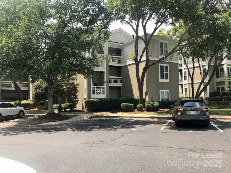 Property image 2 of 1329 Torrence Circle in Emerald Bay, Davidson, NC 28036