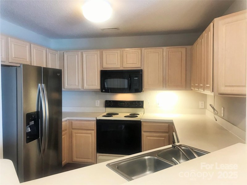 Property image 5 of 1329 Torrence Circle in Emerald Bay, Davidson, NC 28036