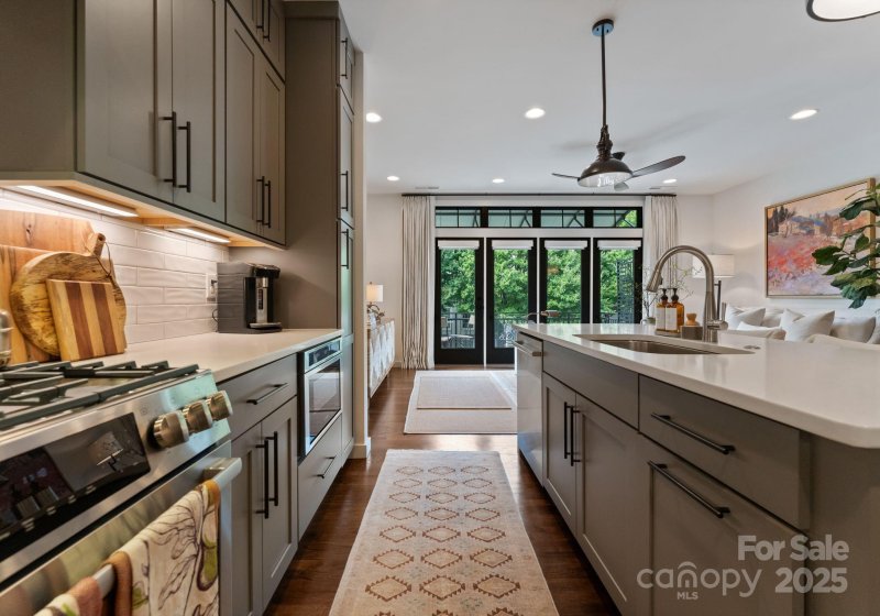 Property image 4 at 476 E 33rd Street, Charlotte, NC 28205