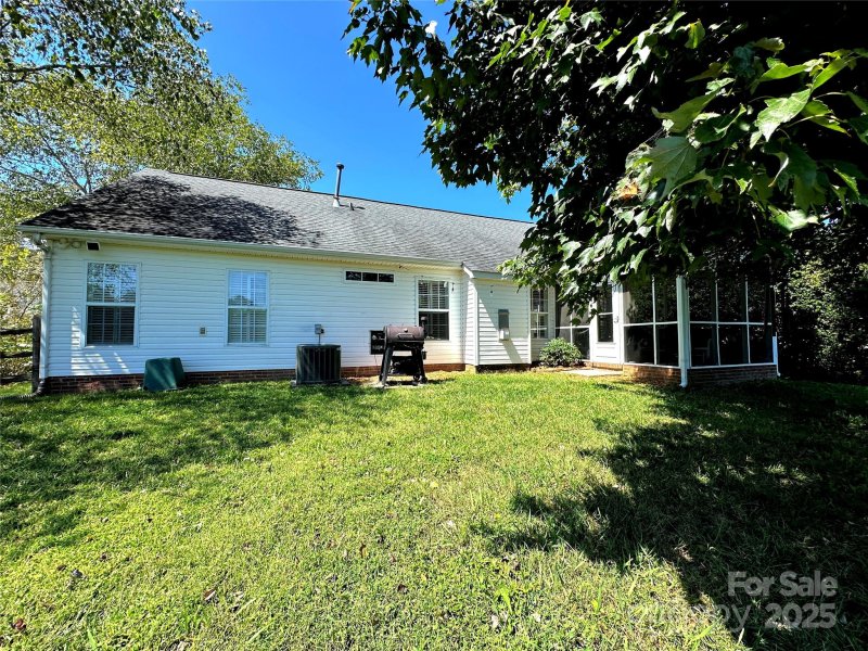 Property image 3 of 3900 Canterbrook Drive in The Villages Of Leacroft, Charlotte, NC 28269