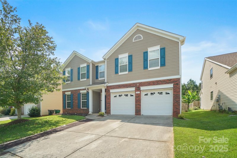 Property image 2 of 6217 Springbeauty Drive in Applegate, Charlotte, NC 28227