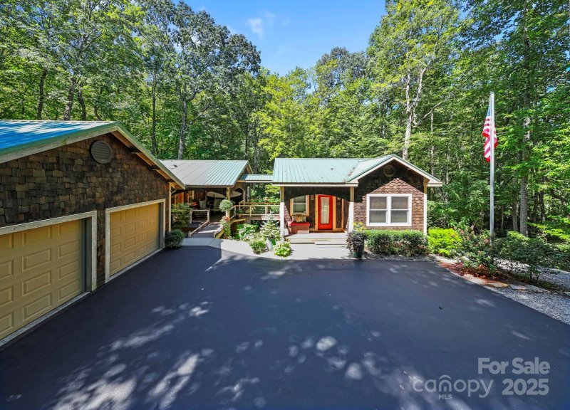 Property image 2 of 457 Hearthstone Way in Hearthstone, Horse Shoe, NC 28742