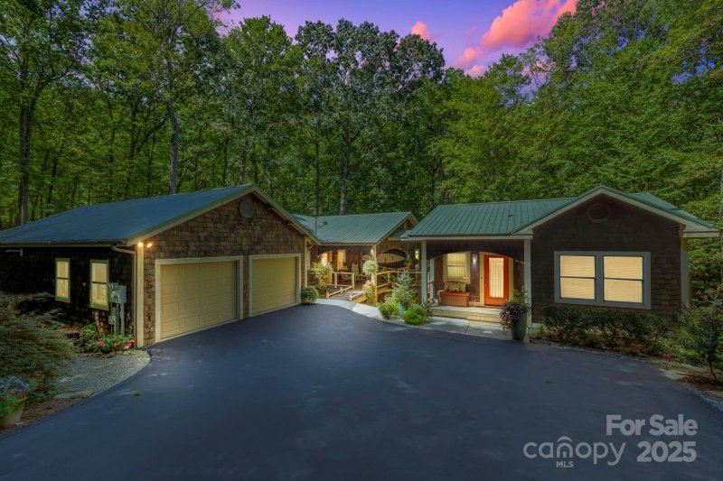 Property image 3 of 457 Hearthstone Way in Hearthstone, Horse Shoe, NC 28742