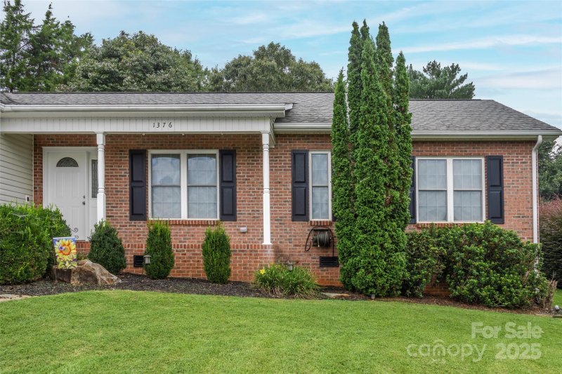 Property image 3 at 1376 Farmington Hills Drive, Conover, NC 28613