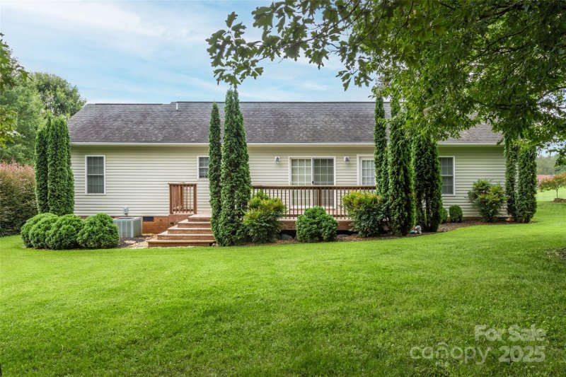 Property image 4 at 1376 Farmington Hills Drive, Conover, NC 28613