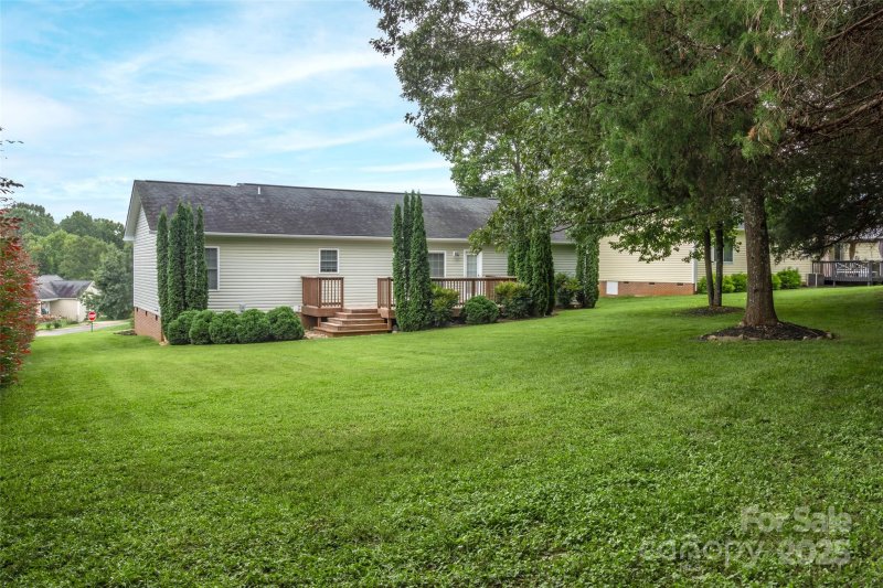 Property image 5 at 1376 Farmington Hills Drive, Conover, NC 28613