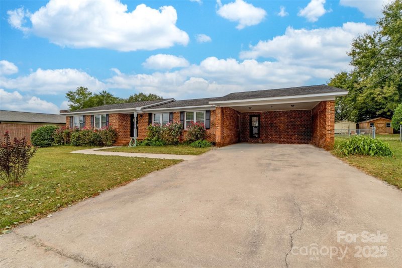 Wesson Heights, Shelby Community