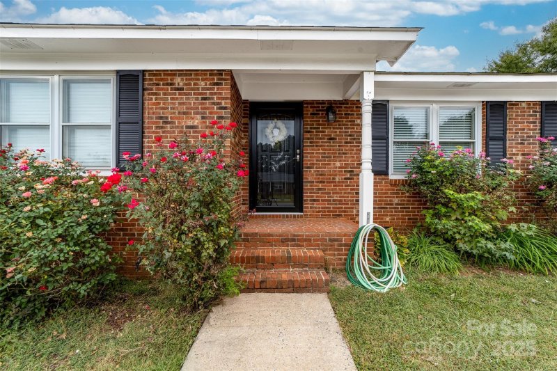 Property image 2 of 814 Rhodann Drive in Wesson Heights, Shelby, NC 28152