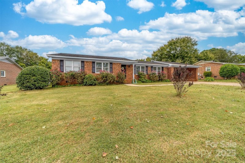 Property image 3 of 814 Rhodann Drive in Wesson Heights, Shelby, NC 28152