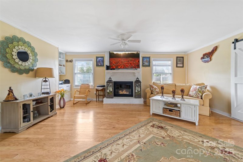 Property image 4 of 814 Rhodann Drive in Wesson Heights, Shelby, NC 28152