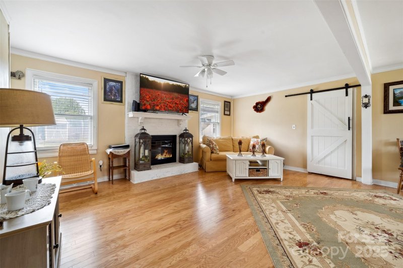 Property image 5 of 814 Rhodann Drive in Wesson Heights, Shelby, NC 28152