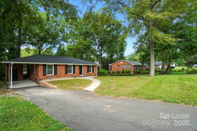 Property image 2 of 332 Seneca Place in Seneca Park, Charlotte, NC 28210