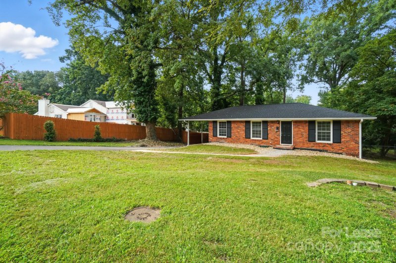 Property image 3 of 332 Seneca Place in Seneca Park, Charlotte, NC 28210