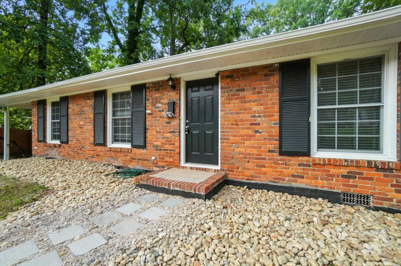 Property image 4 of 332 Seneca Place in Seneca Park, Charlotte, NC 28210