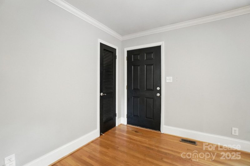 Property image 5 of 332 Seneca Place in Seneca Park, Charlotte, NC 28210