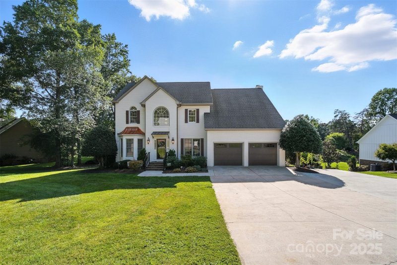 Property image 2 at 4921 Elmhurst Drive, Hickory, NC 28601