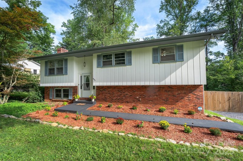 Terrace Gardens, Hendersonville Community