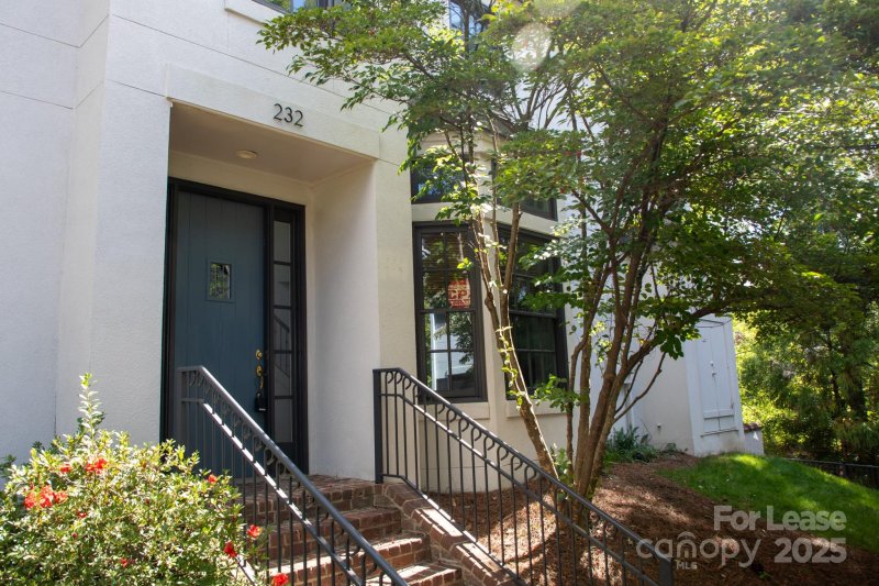 232 Wendover Heights Circle