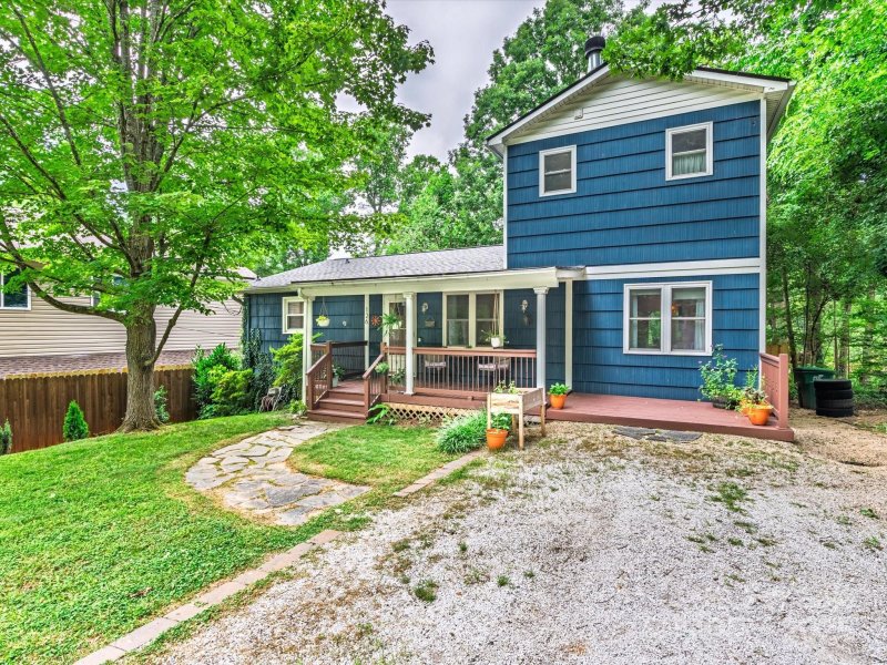 Property image 4 of 126 Locust Court in Royal Pines, Arden, NC 28704