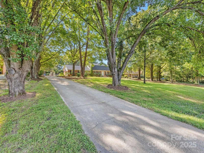 Property image 2 of 7410 Canterway Drive in Farmwood, Mint Hill, NC 28227