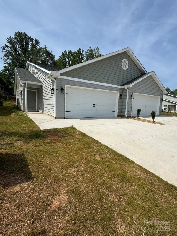 Villas on Brawley, Mooresville Community