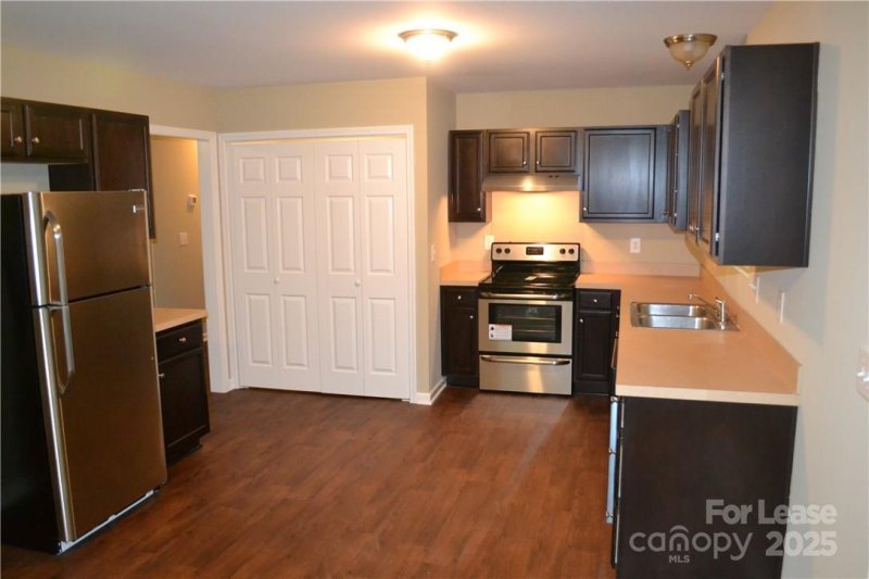 Property image 2 at 2919 Archdale Drive, Charlotte, NC 28210